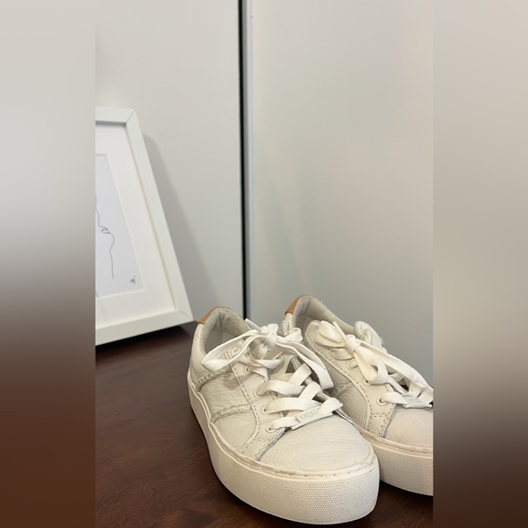 Size 5 Ugg Sneakers, great quality and worn once. Look new - Picture 1 of 5